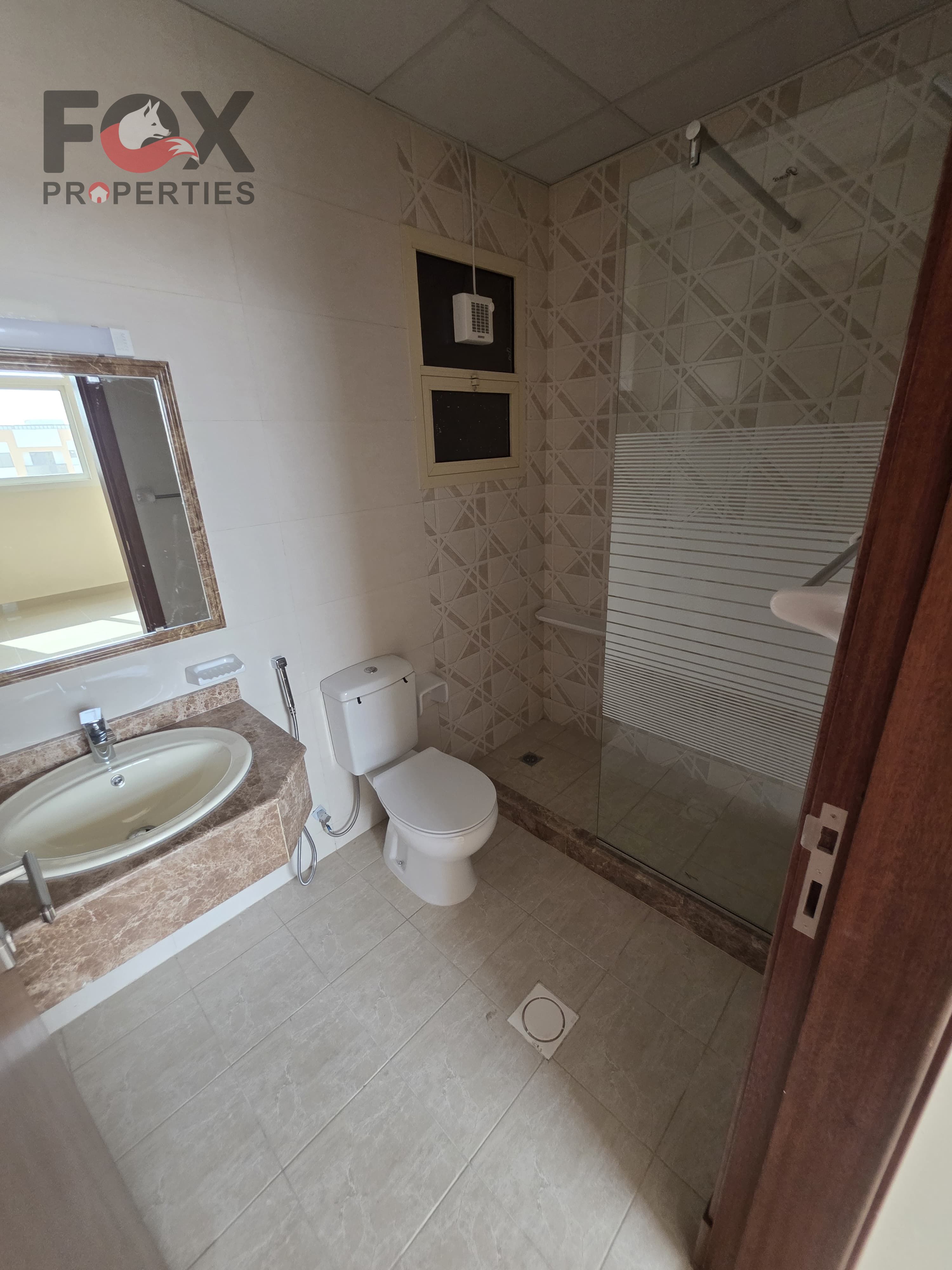 Room and hall apartment in Al Jurf 3, first tenant, close to the Chinese Market. Price: 33,000 AED in 4 payments. Security deposit: cheque. Also avail