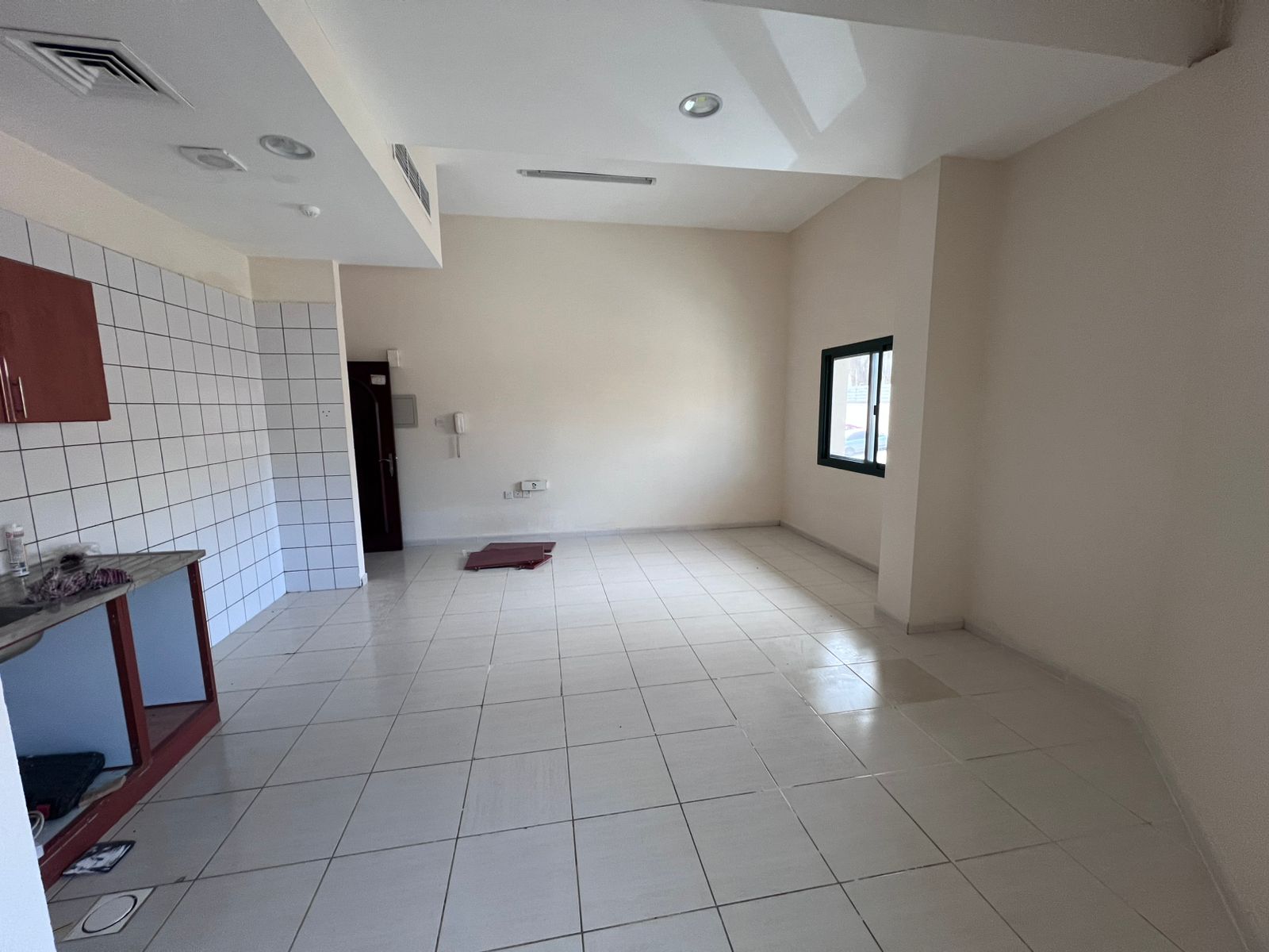 Spacious and Luxurious Studio Apartment for Annual Rent – Al Rashidiya 2, Ajman – Prime Location Close to Ajman Corniche