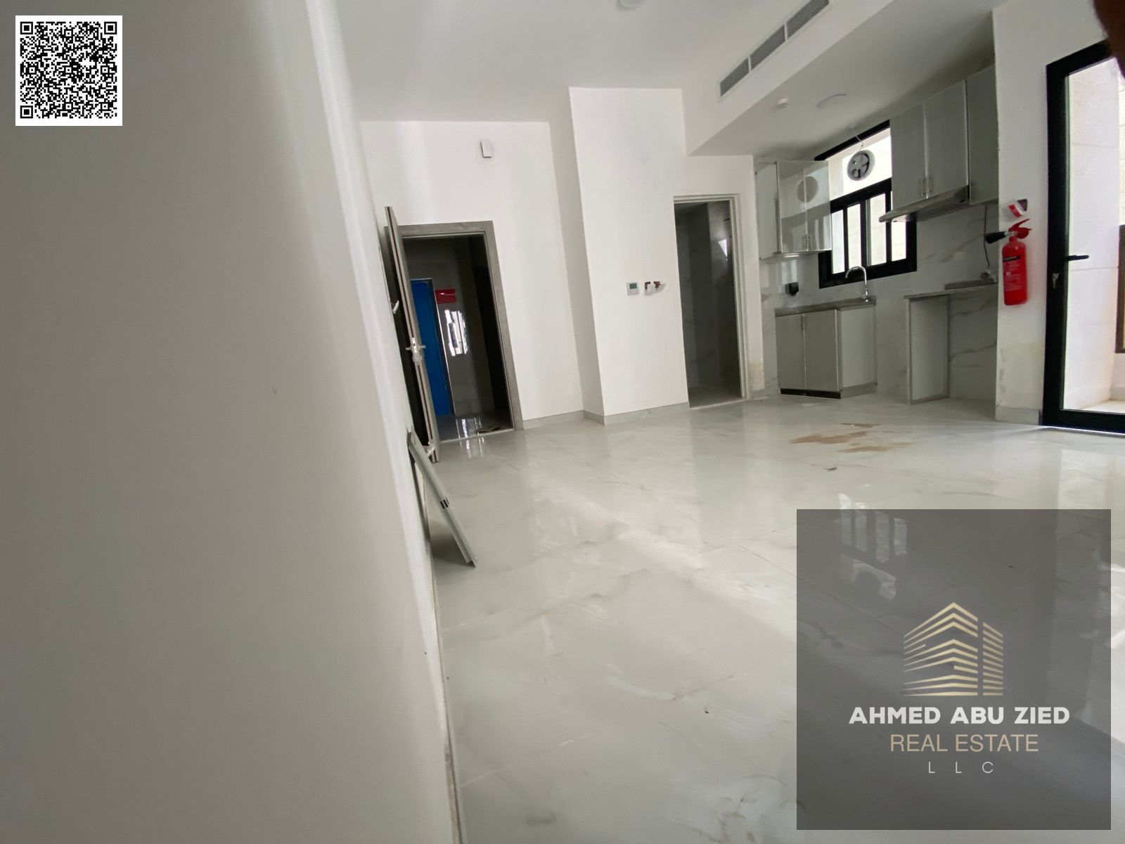 The largest studio in the Al-Aliya area with a balcony, in a prime and vibrant location with all services available.