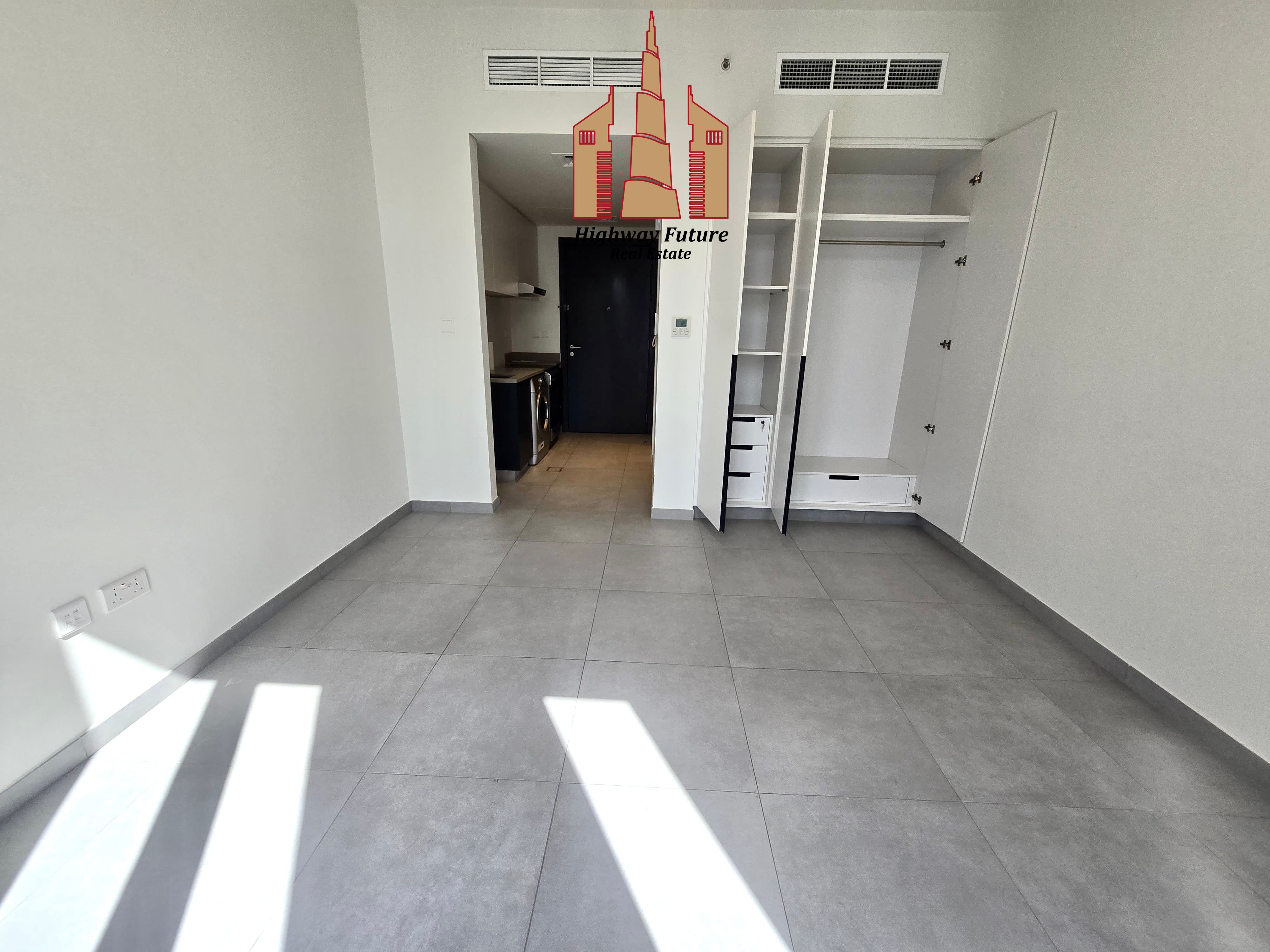 Brand new Spacious Studio Apartment with separate Kitchen All Amenities