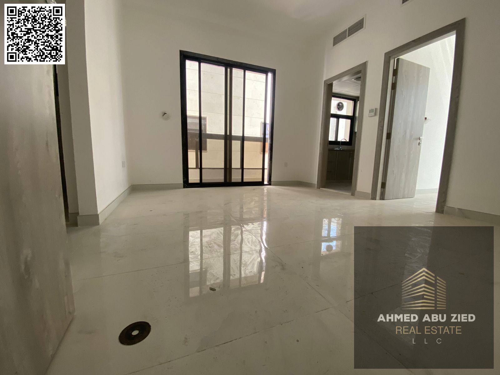One bedroom and living room for annual rent in Al Aaliyah. The bedroom is a master suite with two bathrooms, a balcony, and built-in wardrobes.